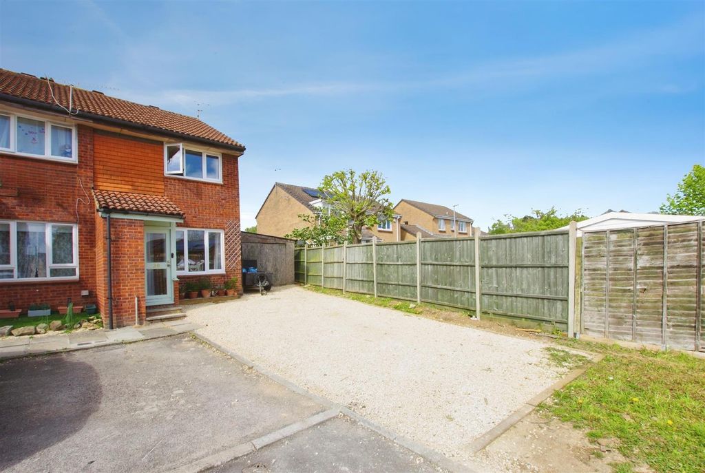 2 bed end terrace house for saleChandos Close, Grange Park SN5