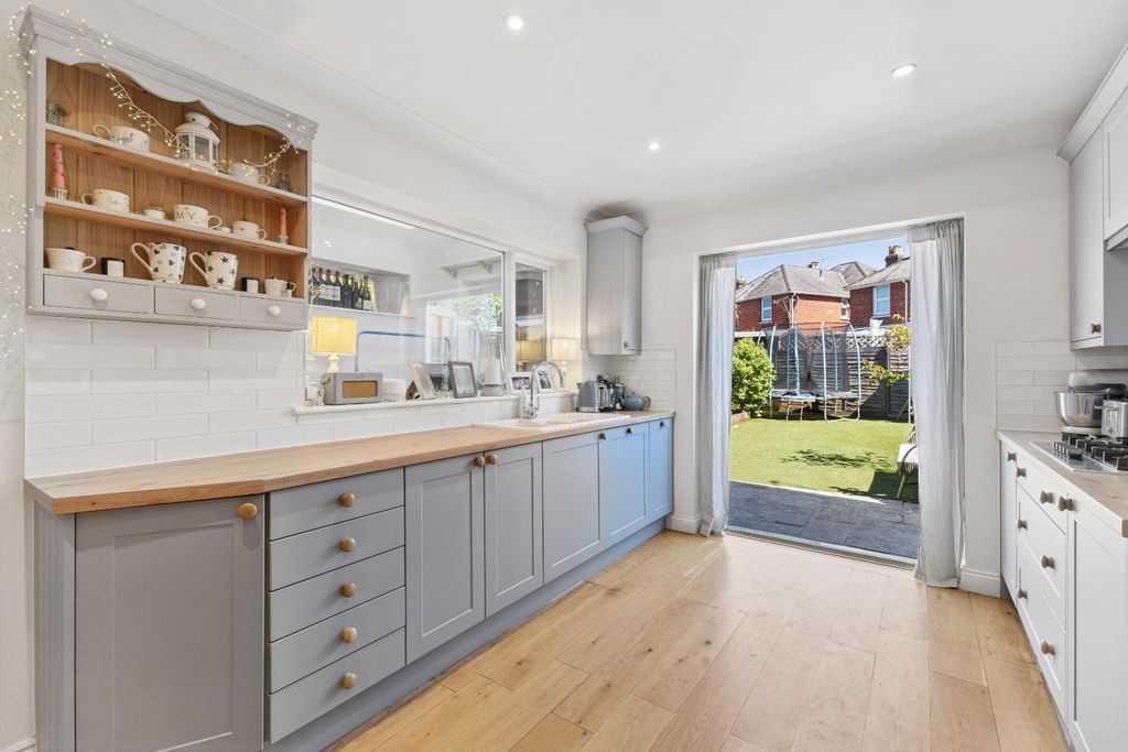 Additional image 5 of 3 bed semi-detached house for saleHulse Road, Salisbury SP1