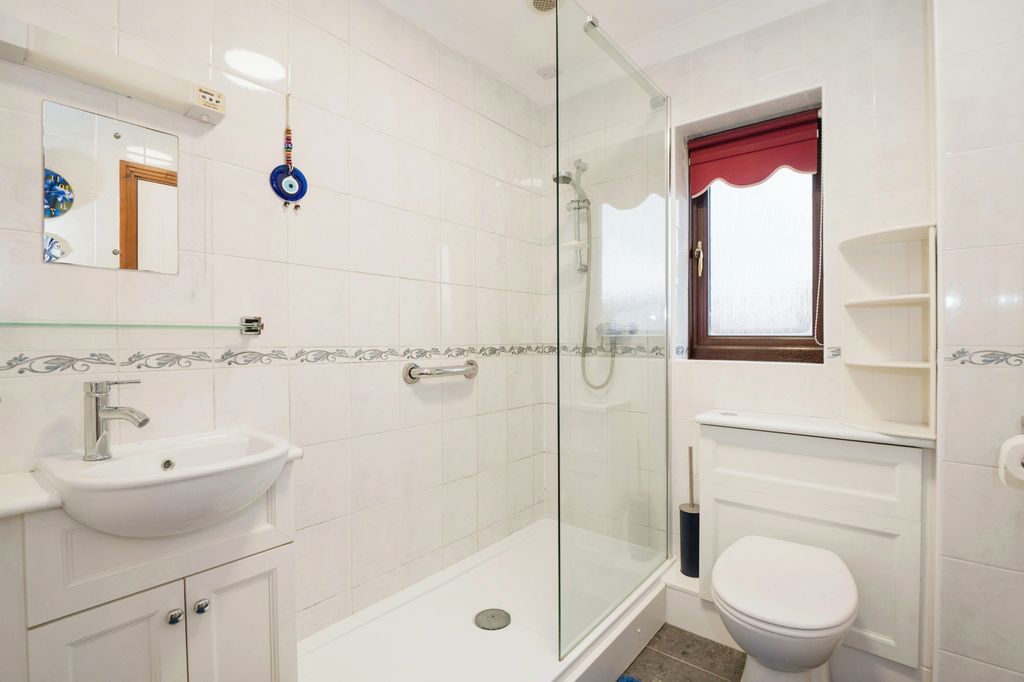 Additional image 9 of 1 bed flat for saleKingsmead, Lower Common Road, West Wellow, Romsey SO51