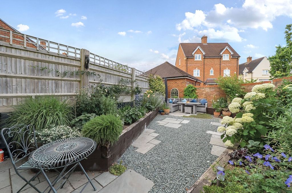 4 bed semi-detached house for salePoppy Corner, Warfield, Berkshire RG42 photo 4