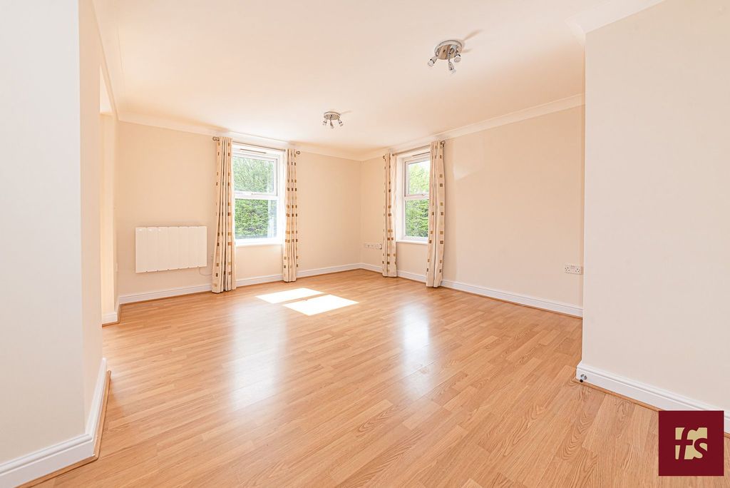 Additional image 2 of 2 bed flat for saleHeath Hill Road South, Crowthorne, Berkshire RG45