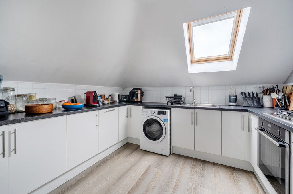 Additional image 10 of 2 bed flat for saleRoebuck Estate, Binfield, Bracknell, Berkshire RG42