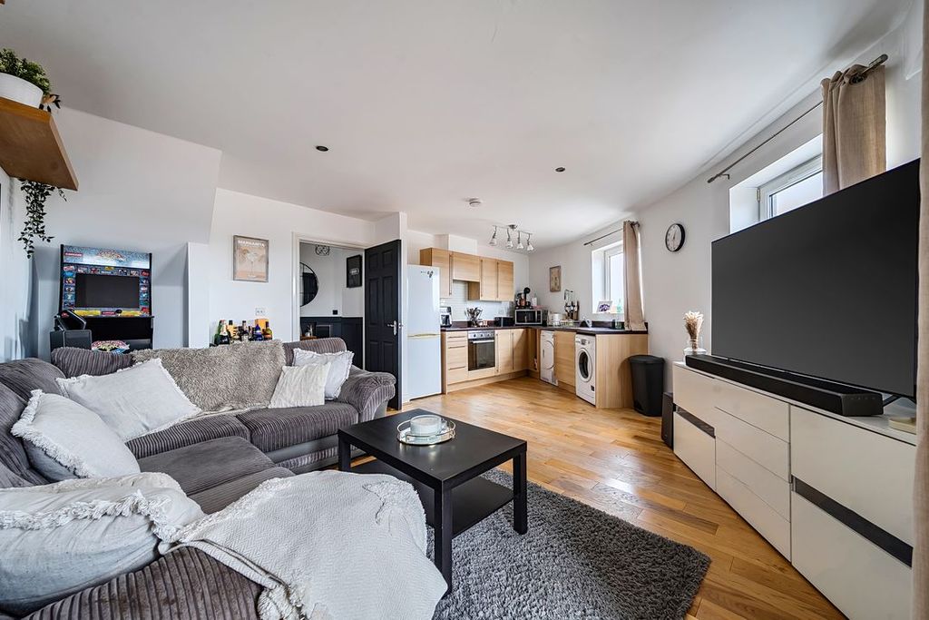 Additional image 2 of 3 bed flat for salePasteur Drive, Old Town, Swindon SN1