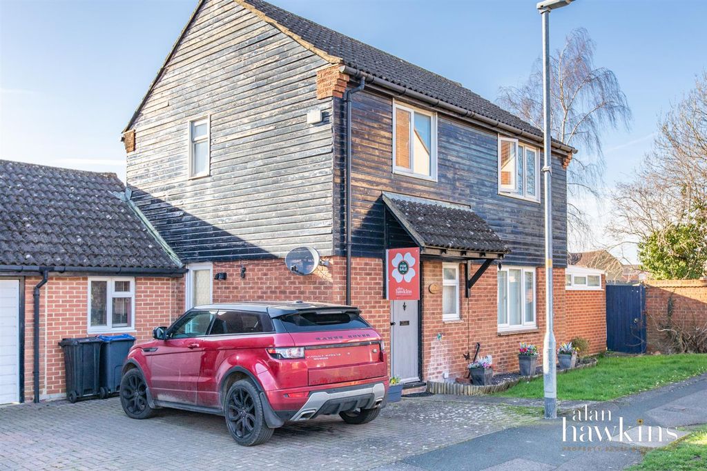 3 bed link detached house for saleHigh Mead, Royal Wootton Bassett SN4