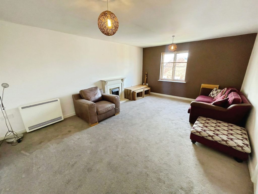 2 bed flat for saleDorney Road, Swindon SN25 photo 4