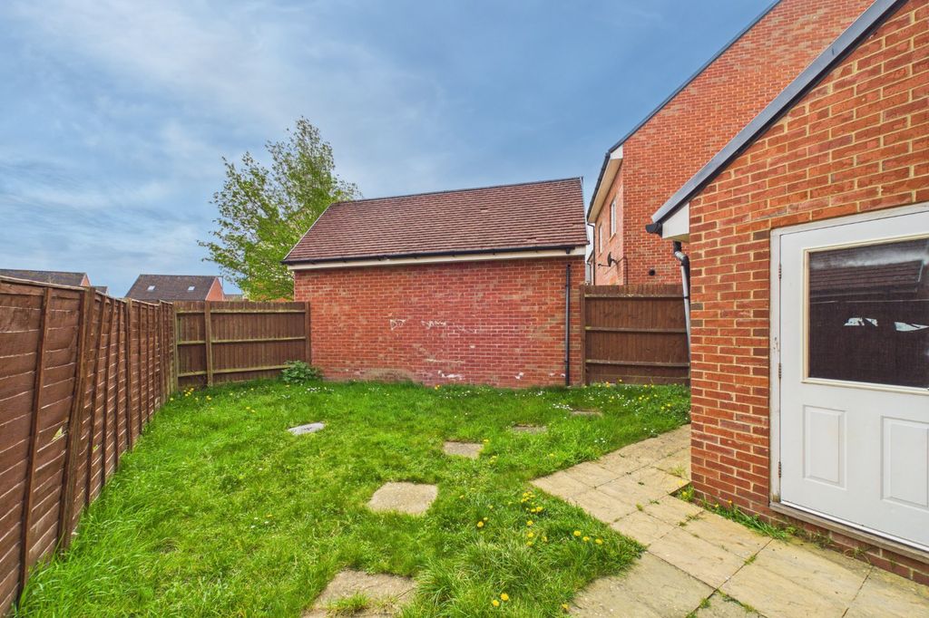 Additional image 11 of 3 bed semi-detached house for saleCuckoo Lane, Bracknell, Berkshire RG12