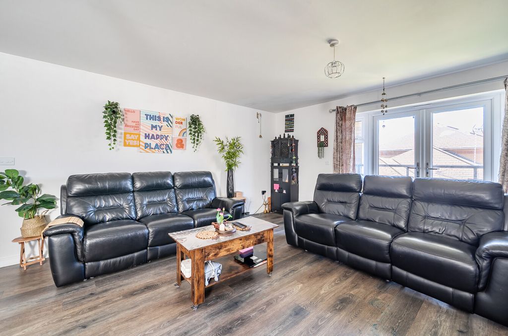 Additional image 8 of 2 bed flat for saleBroad Lane, Bracknell RG12