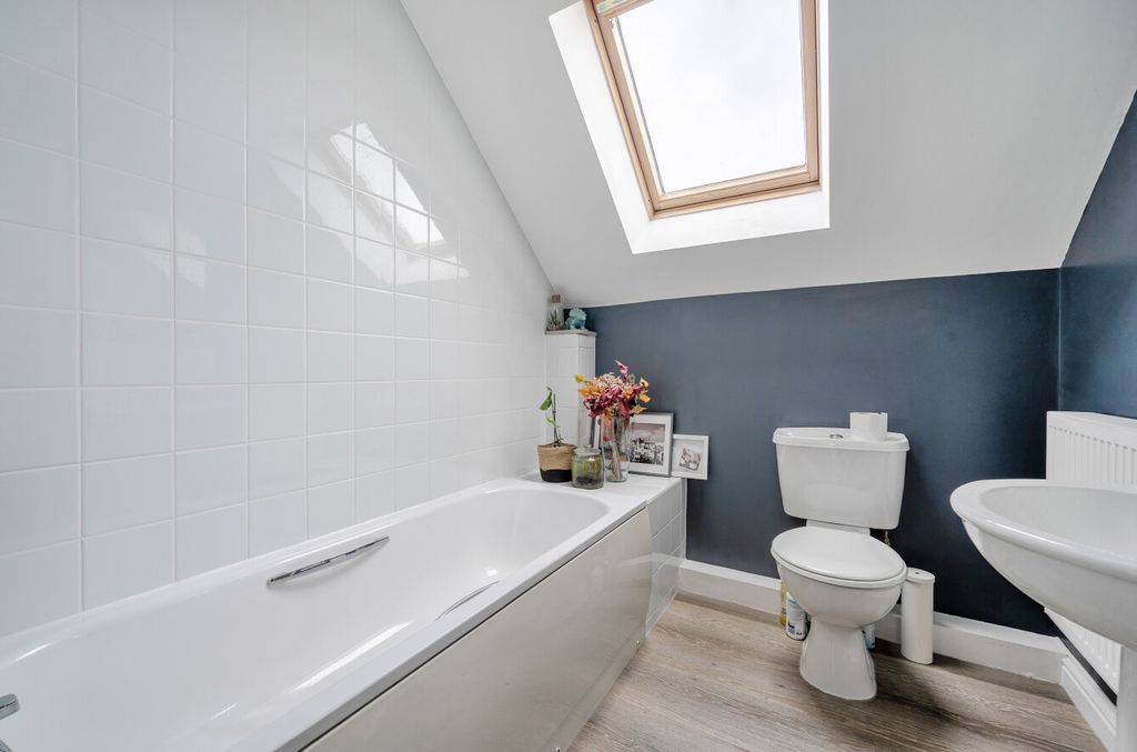 Additional image 14 of 2 bed flat for saleRoebuck Estate, Binfield, Bracknell, Berkshire RG42
