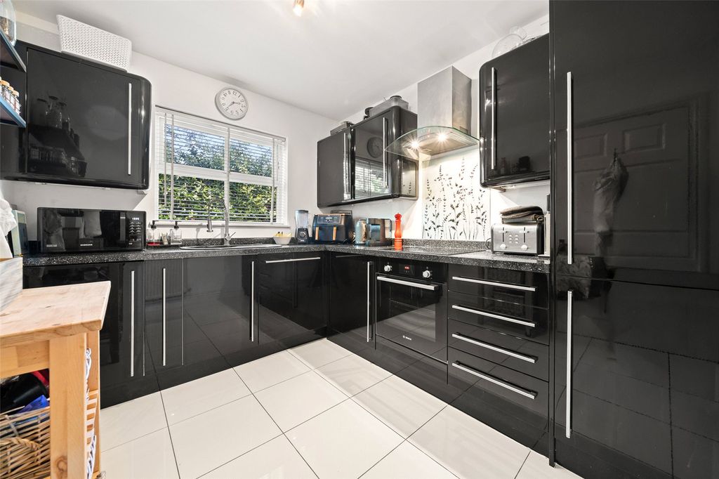 Additional image 3 of 3 bed semi-detached house for saleBroad Lane, Bracknell, Berkshire RG12