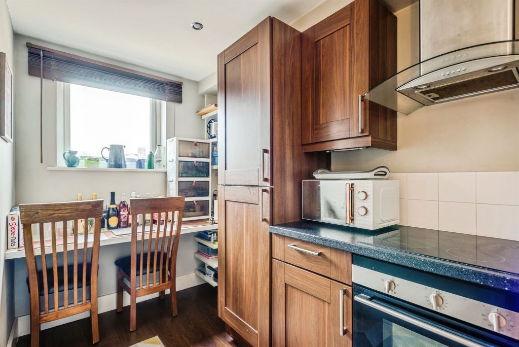 1 bed flat for saleThomas Street, Swindon SN2 photo 3