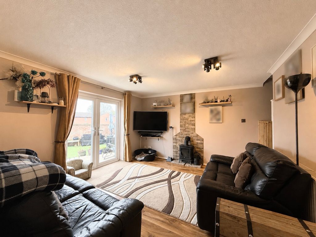 3 bed semi-detached house for saleProud Close, Purton SN5 photo 5