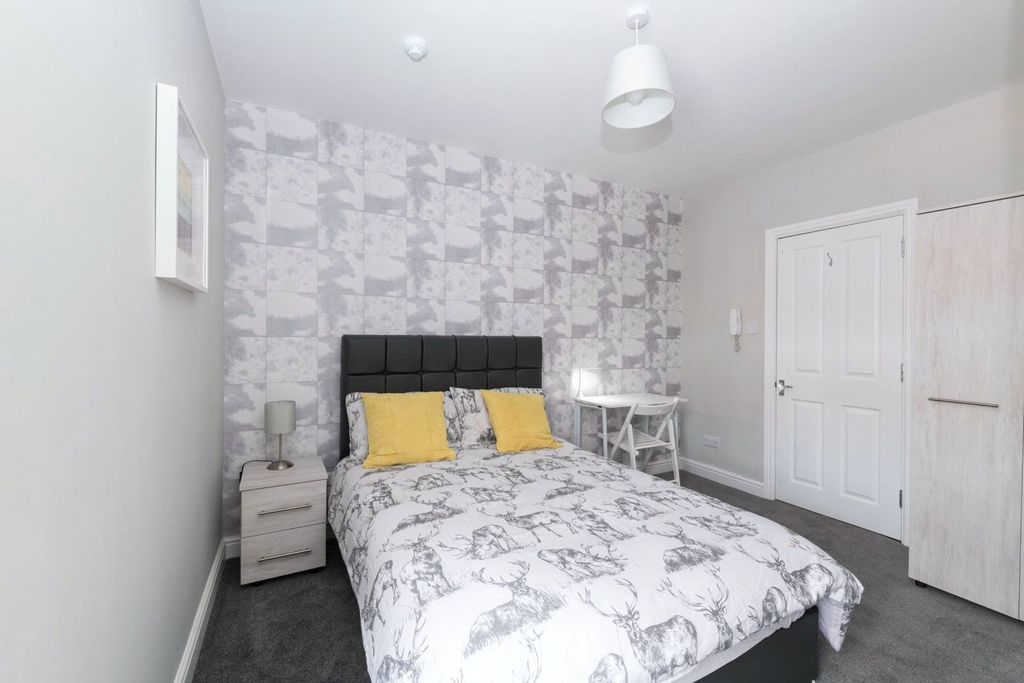 Additional image 8 of 10 bed terraced house for saleMilton Road, Swindon SN1