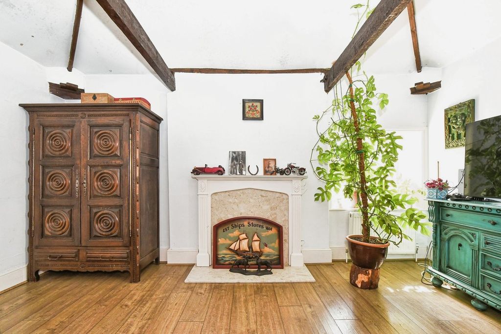 1 bed flat for saleWeyhill, Andover SP11 photo 3