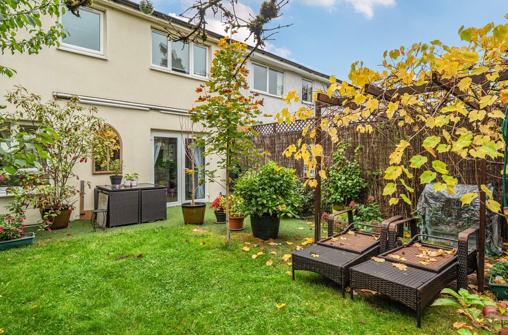 Additional image 2 of 3 bed terraced house for saleAysgarth, Bracknell, Berkshire RG12