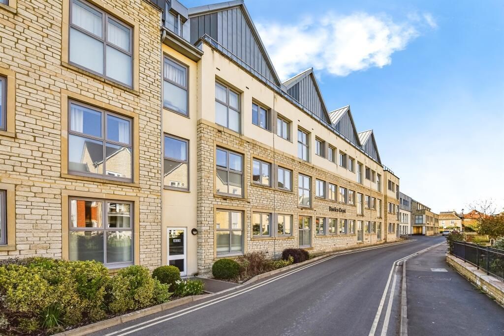 1 bed flat for saleBowles Court, Westmead Lane, Chippenham, Wiltshire SN15