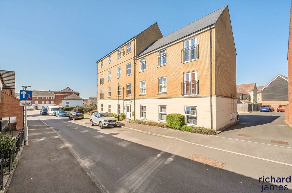 2 bed flat for saleVaughan Williams Way, Redhouse, Swindon SN25