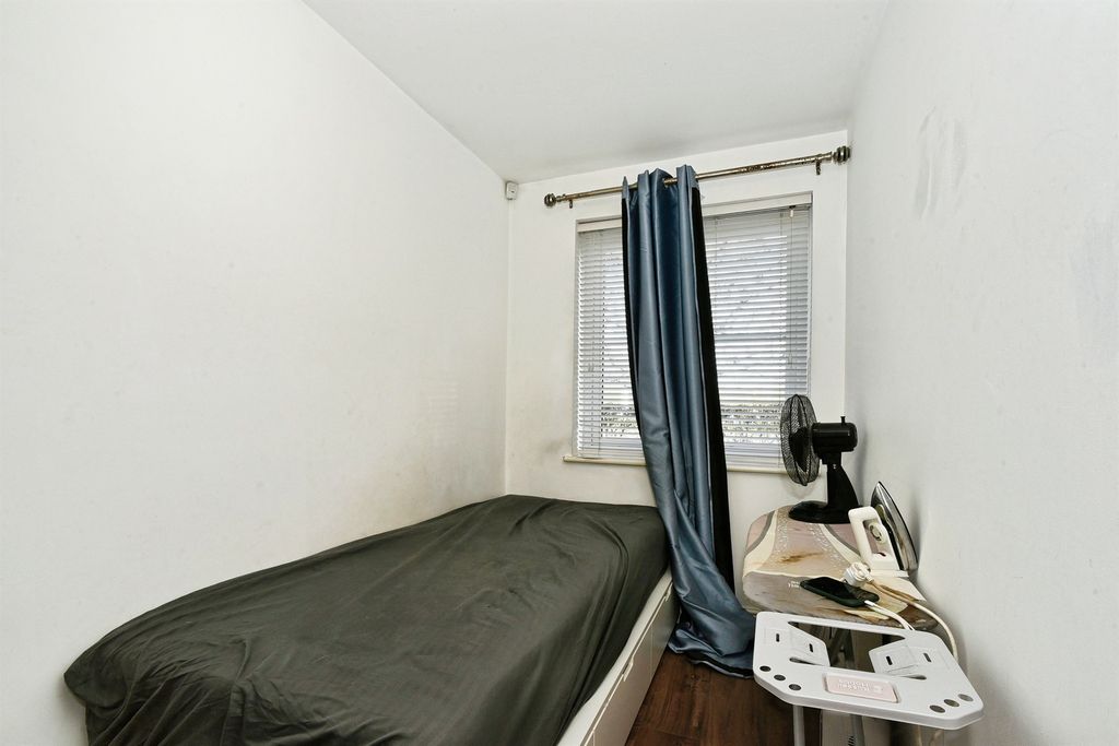 Additional image 7 of 2 bed flat for saleTwickenham Close, Swindon SN3