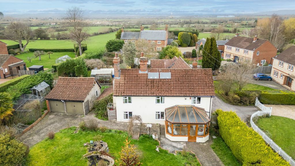 3 bed semi-detached house for saleGreat Hinton, Trowbridge BA14