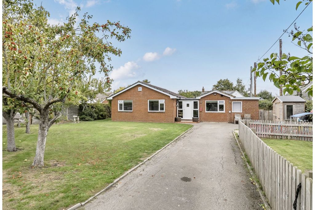 4 bed detached bungalow for saleThe Green - Great Cheverell, Devizes SN10