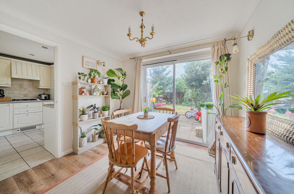3 bed terraced house for saleLichfields, Bracknell, Berkshire RG12 photo 3