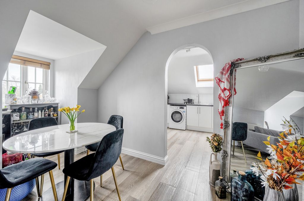 Additional image 6 of 2 bed flat for saleRoebuck Estate, Binfield, Bracknell, Berkshire RG42
