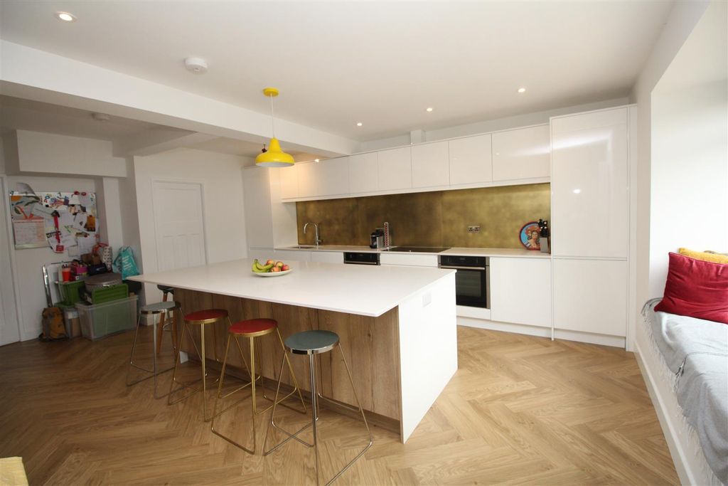 Additional image 7 of 4 bed semi-detached house for saleEast Yewstock Crescent, Chippenham SN15