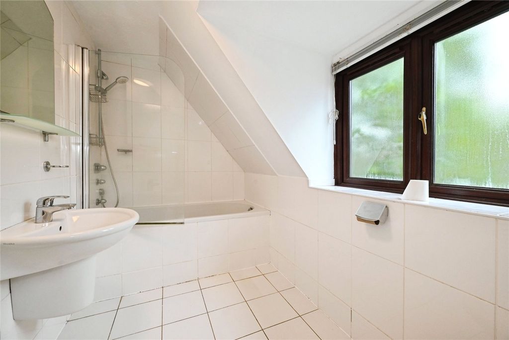 Additional image 12 of 3 bed detached house for saleKings Road, Crowthorne, Berkshire RG45