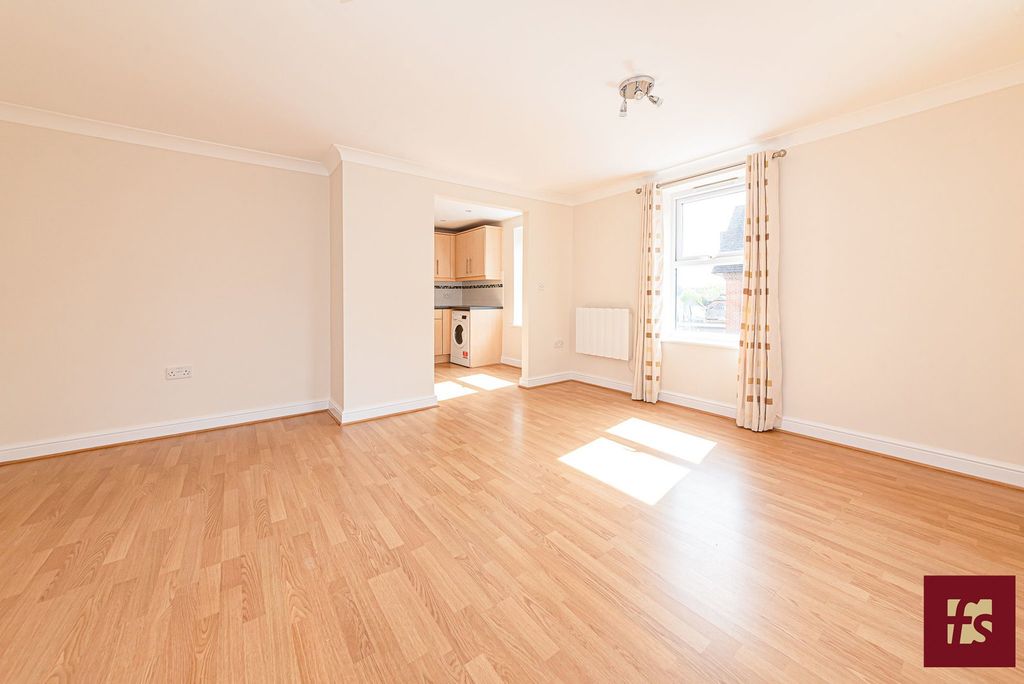 Additional image 3 of 2 bed flat for saleHeath Hill Road South, Crowthorne, Berkshire RG45