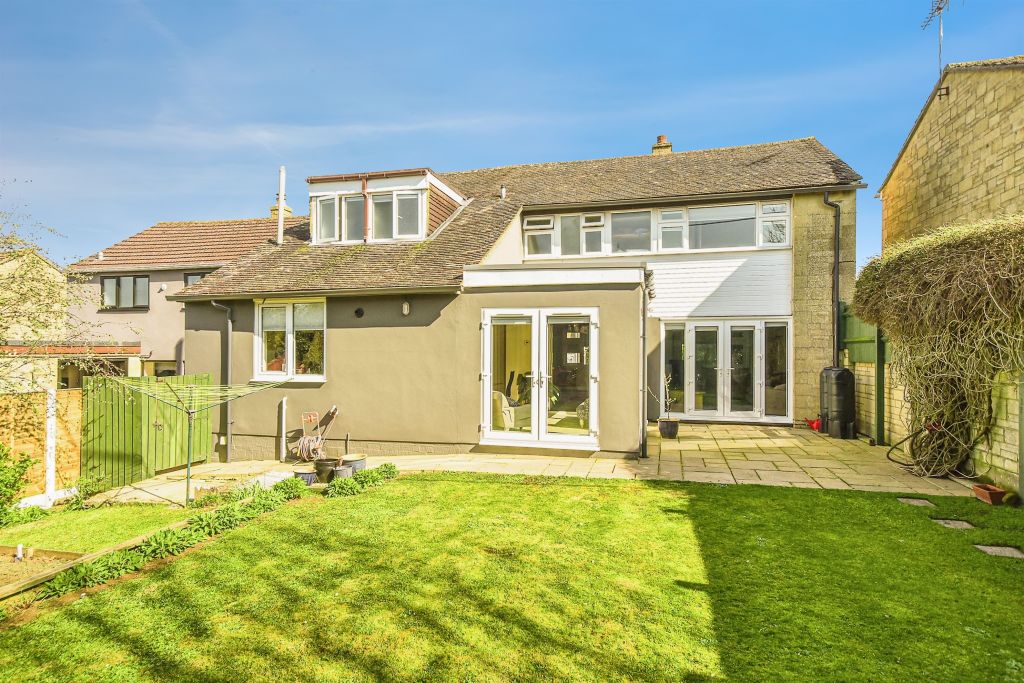 4 bed detached house for saleGrove Orchard, Highworth, Swindon SN6