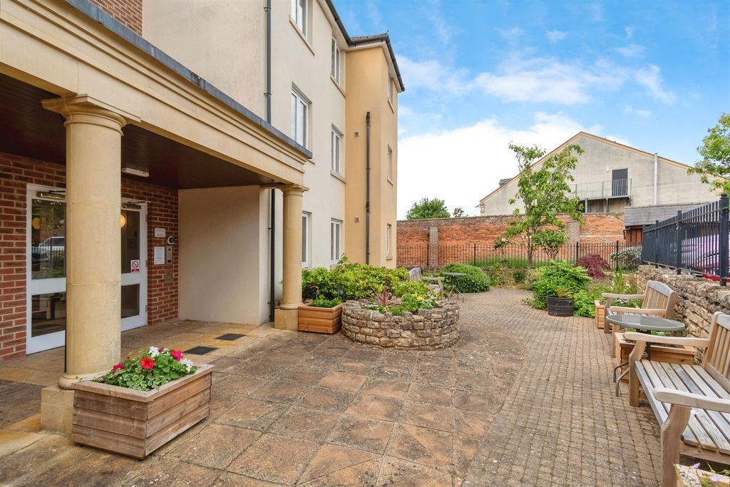 Additional image 10 of 1 bed flat for saleGladstone Road, Chippenham SN15