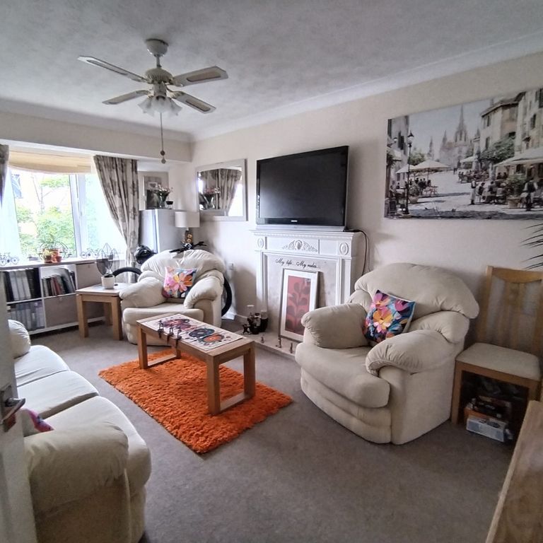 1 bed flat for saleTebbit Close, Bracknell RG12 photo 4