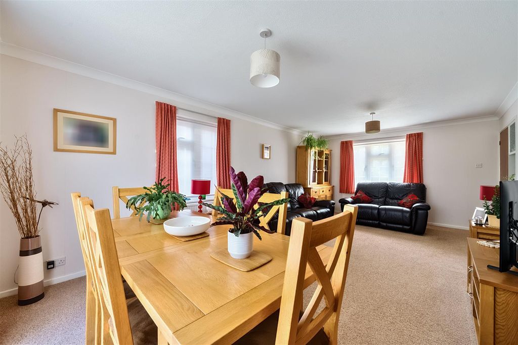 Additional image 8 of 3 bed detached bungalow for saleWiltshire Avenue, Crowthorne, Berkshire RG45