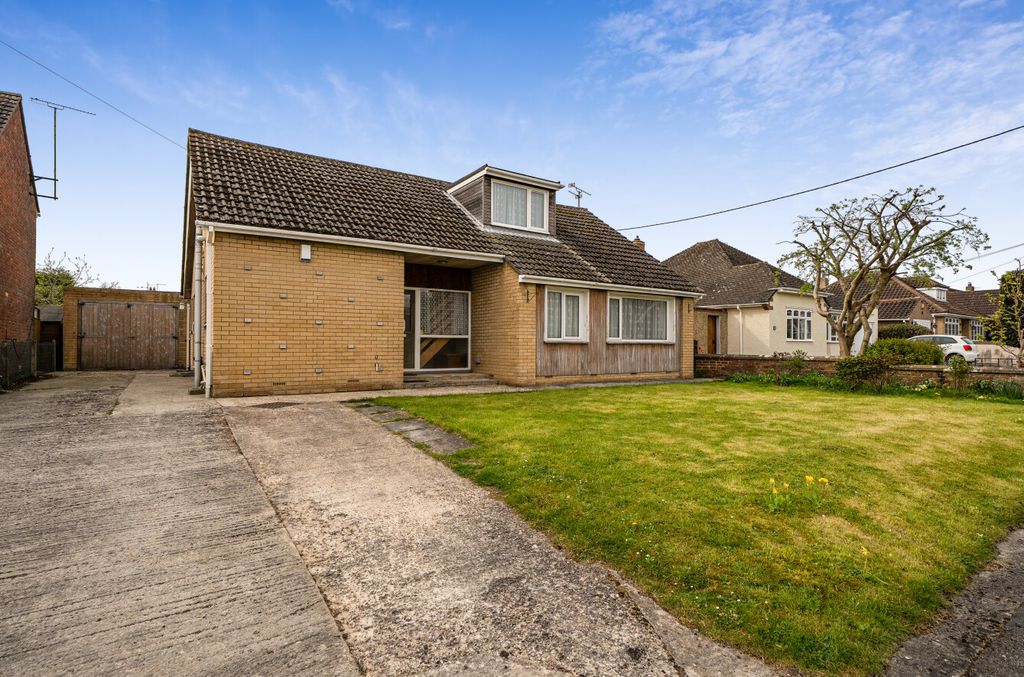 Additional image 2 of 6 bed detached house for saleCarisbrooke Terrace, Chiseldon, Swindon SN4