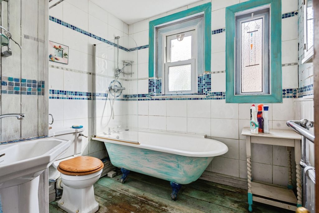 Additional image 13 of 4 bed semi-detached house for saleKingshill Road, Swindon, Wiltshire SN1