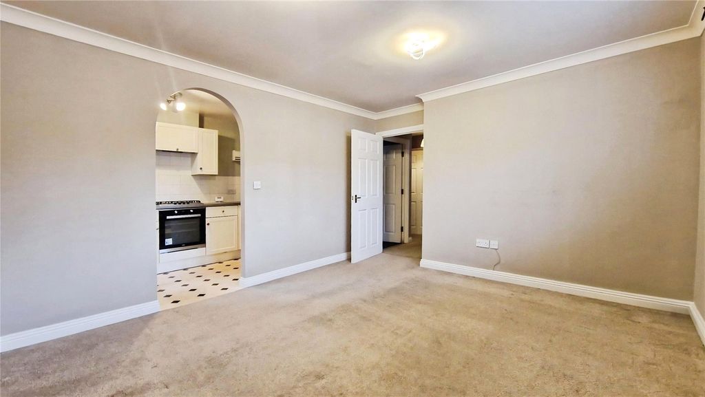 Additional image 4 of 2 bed flat for saleRoebuck Estate, Binfield, Bracknell, Berkshire RG42