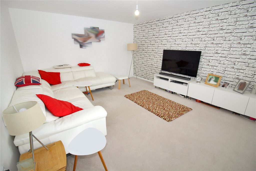 4 bed detached house for saleWebbs Place, Ridgeway Farm, Swindon, Wiltshire SN5 photo 4