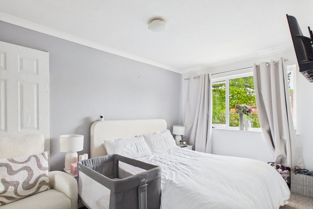 Additional image 4 of 3 bed terraced house for saleDurham Road, Owlsmoor, Sandhurst, Berkshire GU47