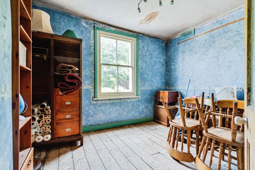 Additional image 8 of 4 bed semi-detached house for saleKingshill Road, Swindon, Wiltshire SN1