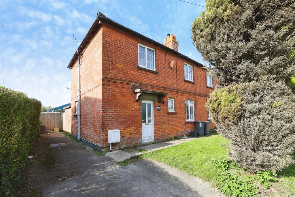 3 bed semi-detached house for saleNursteed Road, Devizes SN10