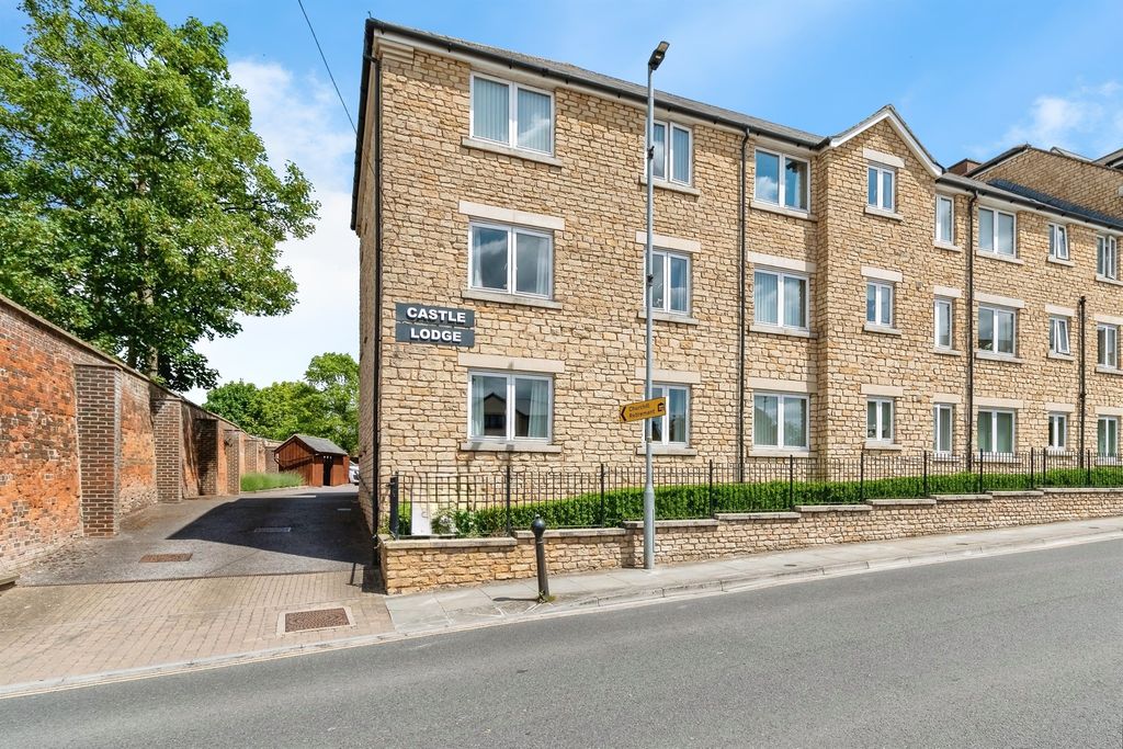 1 bed flat for saleGladstone Road, Chippenham SN15