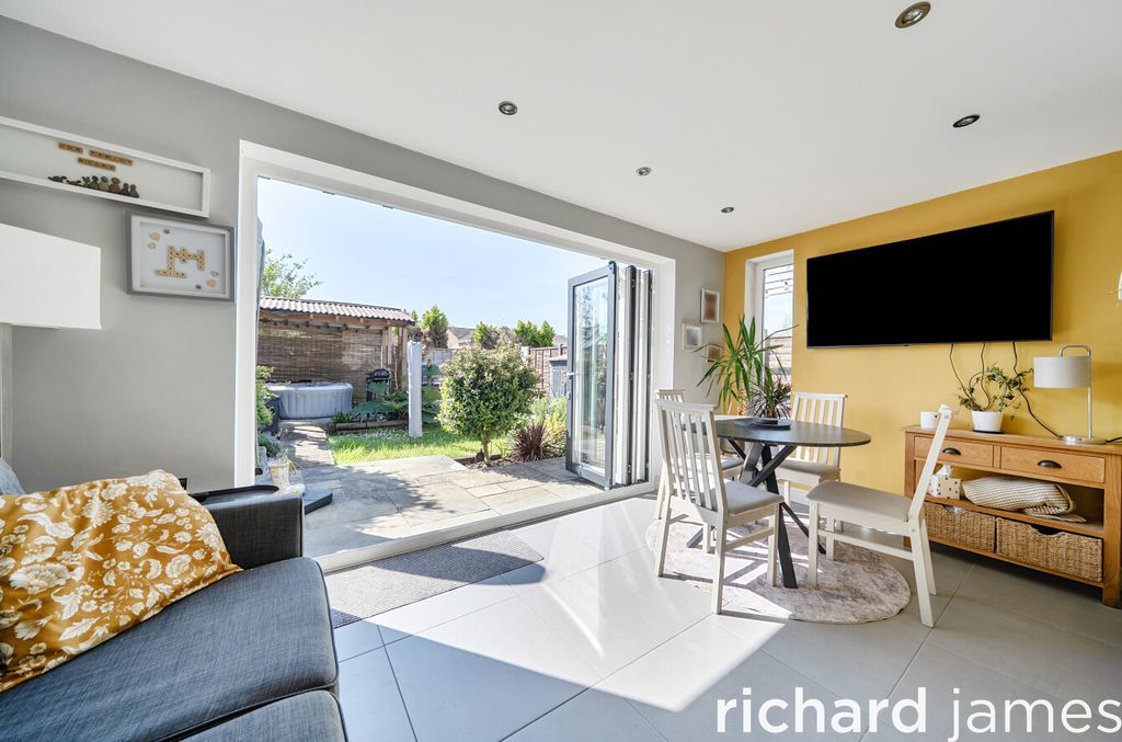 Additional image 4 of 4 bed semi-detached house for saleRowan Road, Swindon SN2