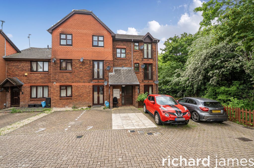 1 bed flat for saleAncona Close, Ramleaze, Swindon SN5