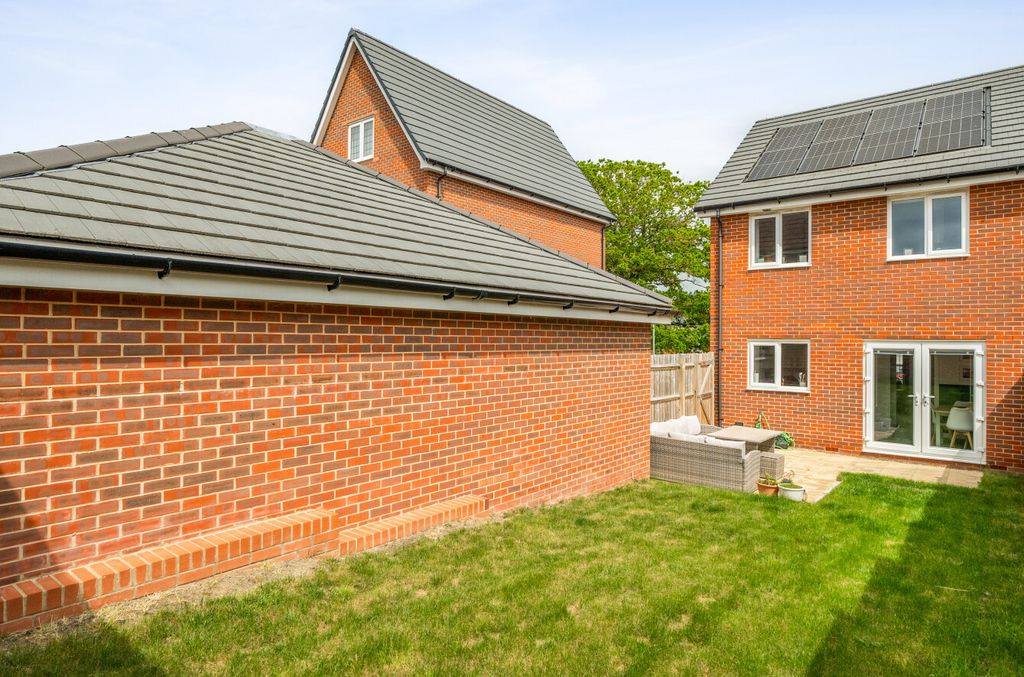 Additional image 7 of 3 bed semi-detached house for saleSonning Place, Binfield, Bracknell, Berkshire RG42