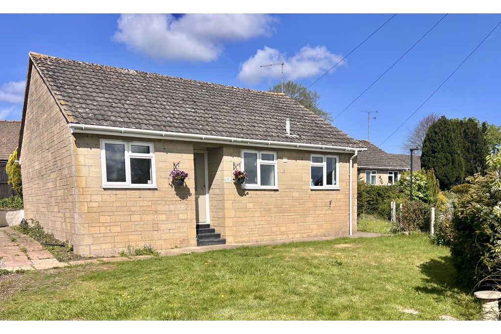 2 bed detached bungalow for saleKembles Close, Malmesbury SN16