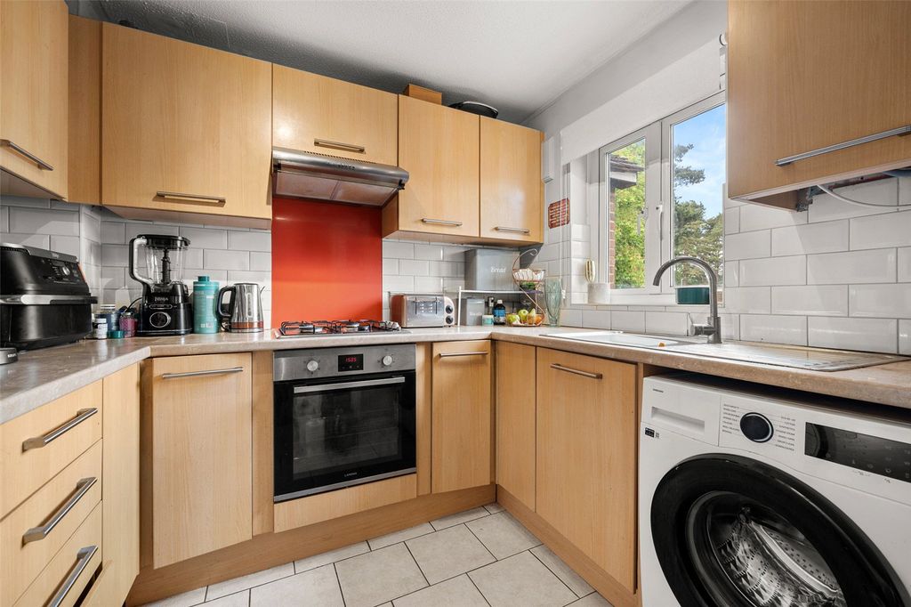 2 bed terraced house for saleCoombe Pine, Bracknell, Berkshire RG12 photo 4
