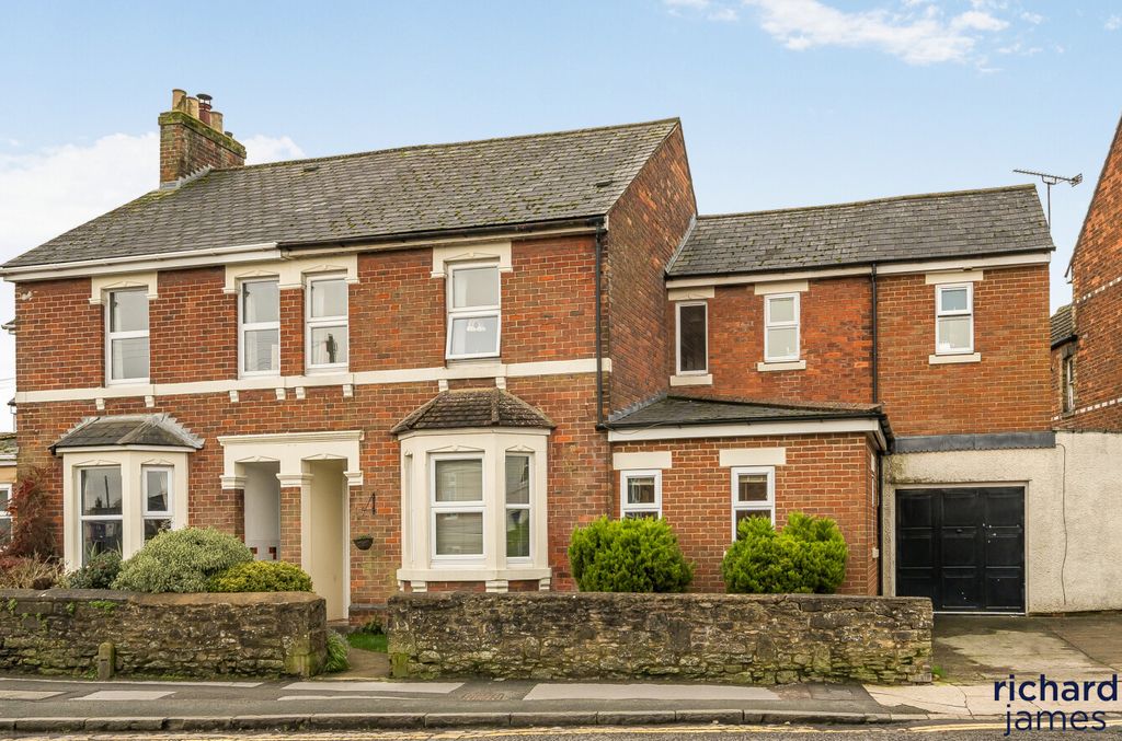 4 bed semi-detached house for saleEastcott Road, Old Town, Swindon SN1