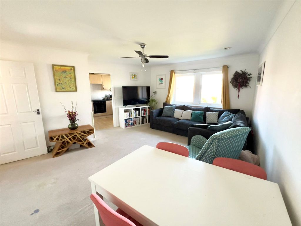 Additional image 6 of 2 bed flat for saleChain Court, Old Town, Swindon SN1