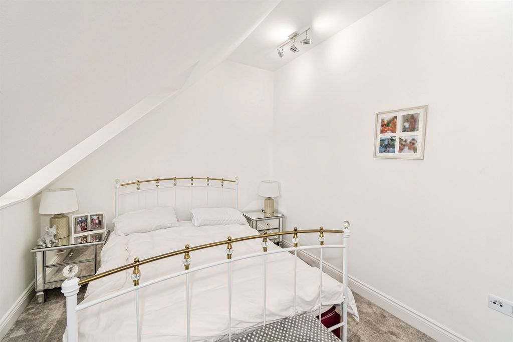 Additional image 10 of 2 bed flat for saleAbbey Walk, Romsey SO51