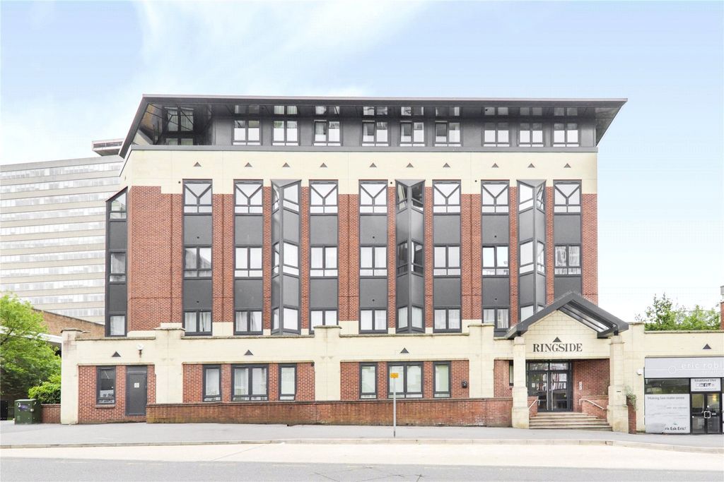 2 bed flat for saleRingside, High Street, Bracknell, Berkshire RG12