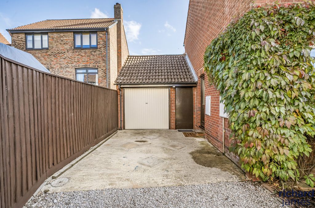 Additional image 2 of 5 bed link detached house for saleHigh Mead, Royal Wootton Bassett SN4